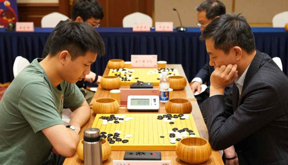 Bàn cờ rỗng: khi bản tin cờ vua có tiêu đề mà không có tên người
