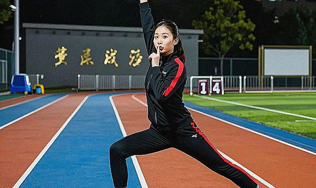 Bên dưới vạch đích: Chín chiều kích để đọc một màn trình diễn điền kinh