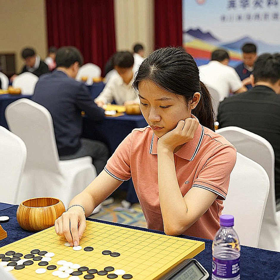 Sau 1.d4 d5: khi Trắng né lý thuyết, Đen phải học cả một tủ mở màn