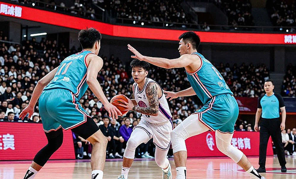 Panathinaikos 90-69 Bourg: Tín hiệu thật nằm ở vòng cung ba điểm, không nằm ở cách biệt 21 điểm